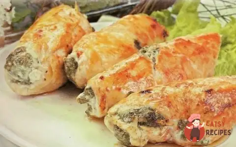 Рулетики з курячого філе зі шпинатом