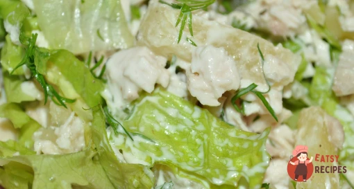 Курячий салат з різнокольоровими перцями та ананасом