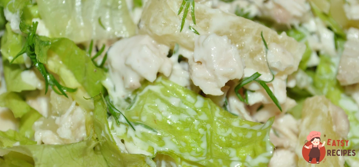 Курячий салат з різнокольоровими перцями та ананасом