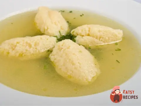 Овочевий бульйон з манними галушками