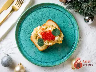 Олів'є з лососем та червоною ікрою