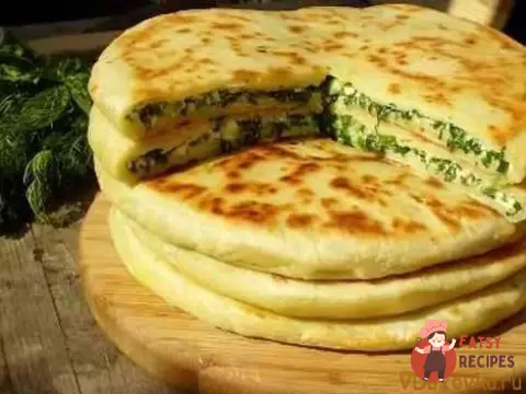 Індійська коржик паратха із зеленню та сиром