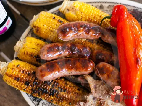 Молода кукурудза, запечена на вугіллі, в оливковій олії