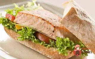 Сендвічі З Лососем На Грилі, Руколою, Помідорами Та Кремом З Авокадо