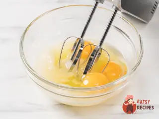 Крок 4: Шарлотка з брусницею