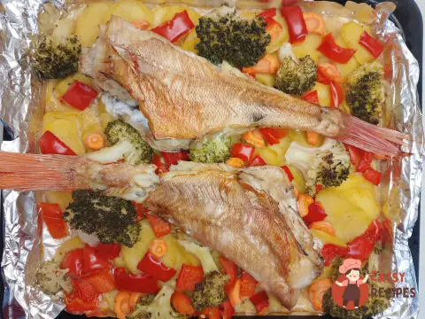 Морський окунь з овочами