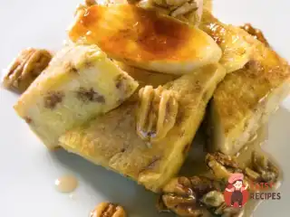 Омлет із карамелізованими яблуками, горгонзолою та беконом