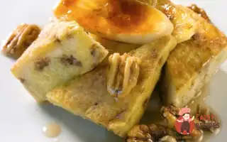 Омлет Із Карамелізованими Яблуками, Горгонзолою Та Беконом