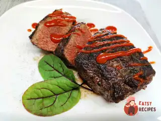 Стейк Black Angus на сковороді