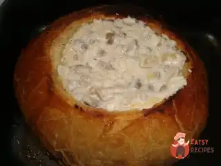 Курячий жульєн у хлібі