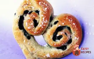 Булочки У Формі Серця З Корицею Та Джемом