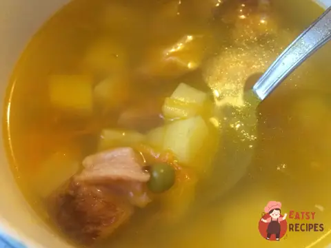 Гороховий суп із копченим м'ясом