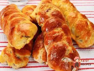 Картопляні булочки з родзинками
