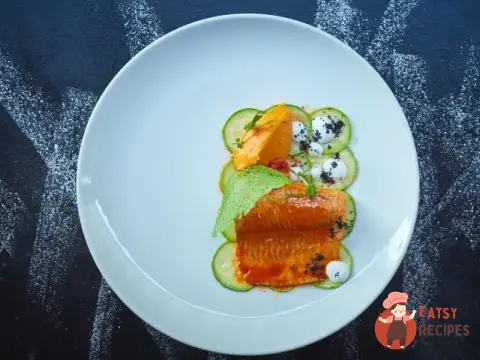 Форель з кабачками та морквяним пюре