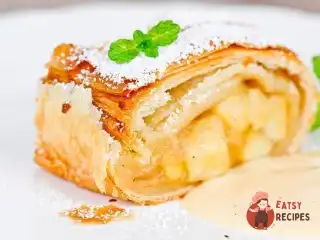 Яблучний штрудель з корицею та волоськими горіхами