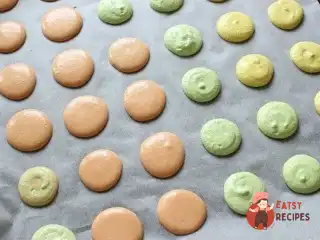 Тістечка макарони на італійській меренгу