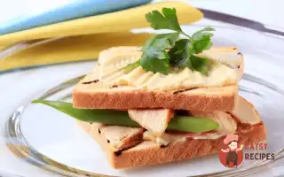 Закуска З Копченої Індички З Сирним Соусом Та Грінками