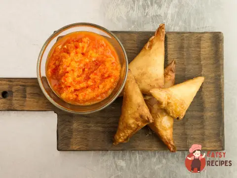 Бріуати з куркою, чорносливом та горіхами