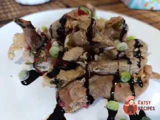 Індиче стегно з болгарським перцем і цибулею в соєвому соусі