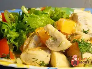Курка з гарбузом і печерицями у сметані