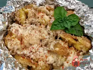 Картопля, запечена у фользі