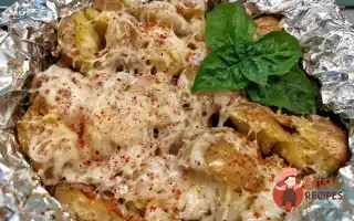 Картопля, запечена у фользі