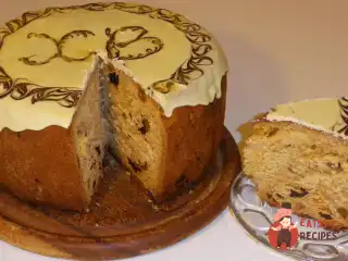 Паска з родзинками та цукатами