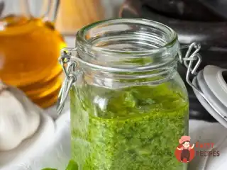 Шпинатне песто з горіхами