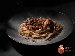 Паста зі смаженим насінням, качкою та понзу з білих грибів