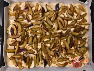 Крок 10: Пиріг зі сливами, бананами та яблуками