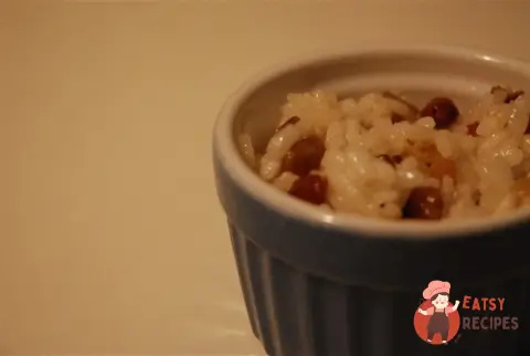 Рисова каша з родзинками