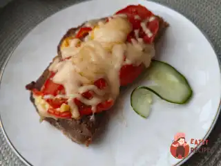 Запечена свинина із болгарським перцем