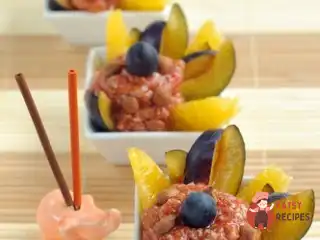 Швидкий сливовий десерт із гвоздикою