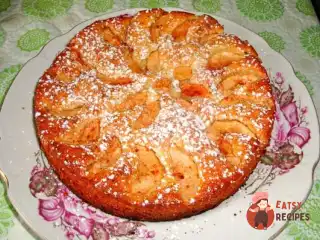 Пиріг з яблуками на кислому молоко