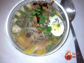 Суп з куркою та гречаною локшиною в азіатському стилі