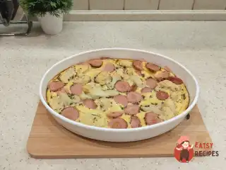 Омлет у духовці з сосисками та цвітною капустою