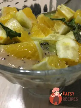 Фруктовий десерт із бананово-маковим соусом