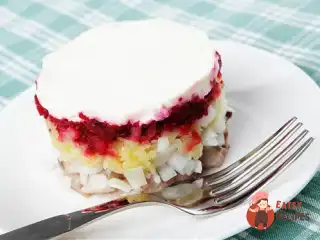 Оселедець під шубою з яблуками