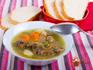 Розсольник із грибами