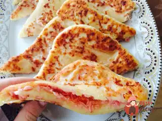 Коржики з сиром та шинкою