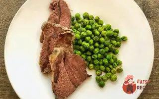 Ростбіф із зеленим горошком і чебрецем