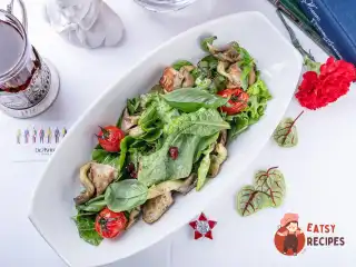 Салат зі щавлем, цісаркою та грибами