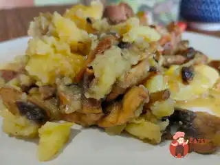 Варена картопля з грибами