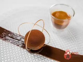 Опера з серцевиною із солоної карамелі