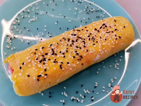 Яєчний рулет з лососем та авокадо