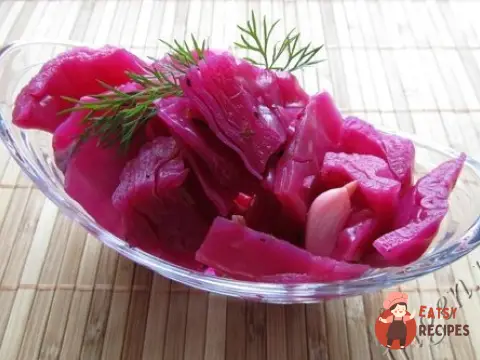 Маринована капуста з буряком