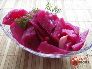 Маринована капуста з буряком