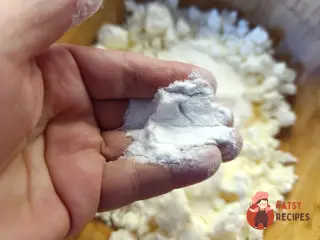 Крок 6: Сирний пиріг з яблуком і сливою