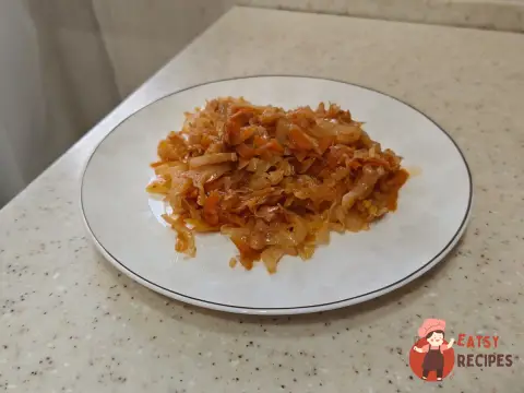 Тушкована капуста з паприкою