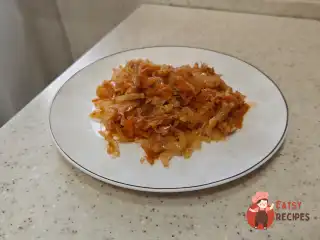 Тушкована капуста з паприкою